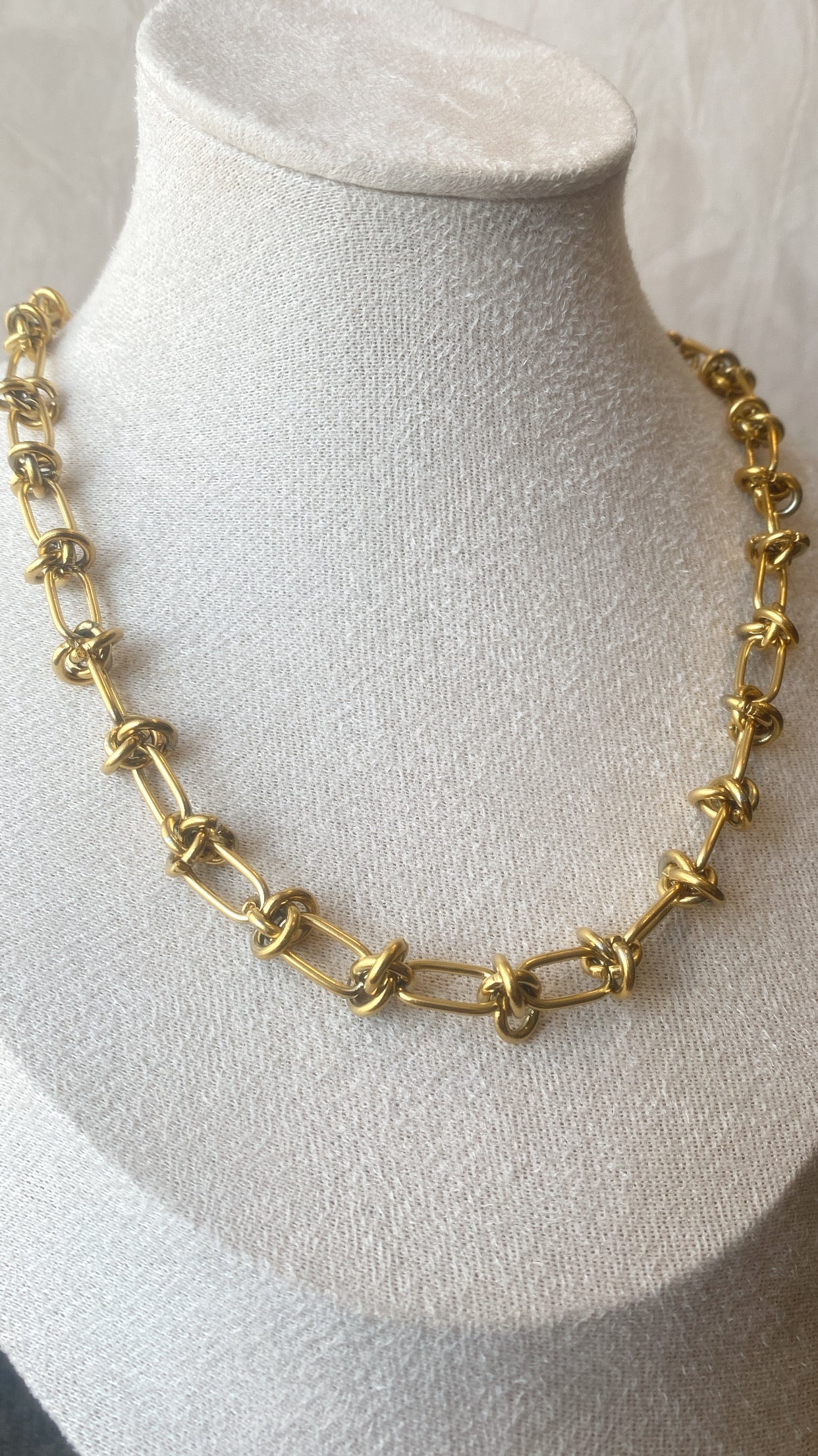 Gold Knots Necklace
