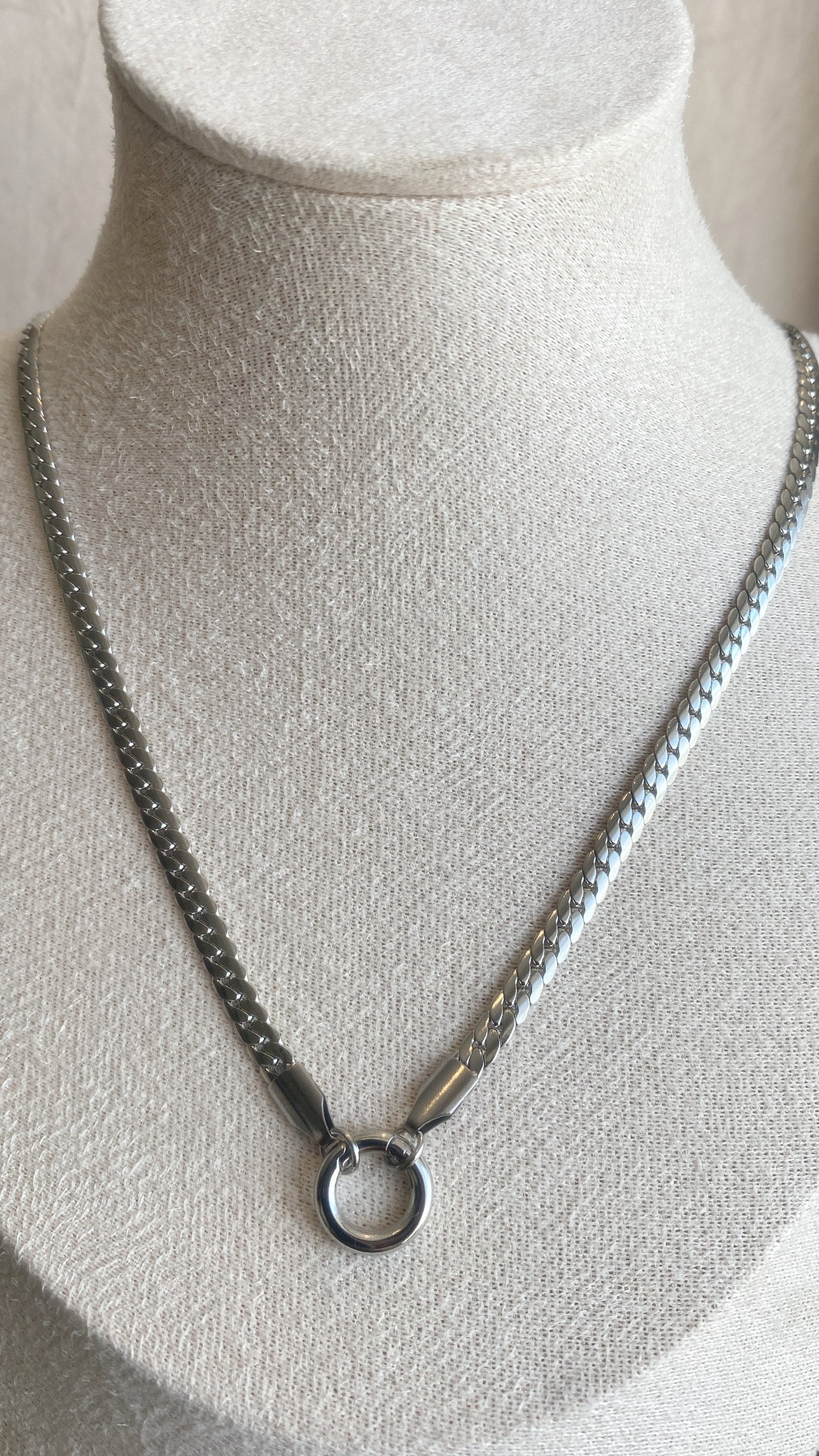 Smooth Glow Necklace