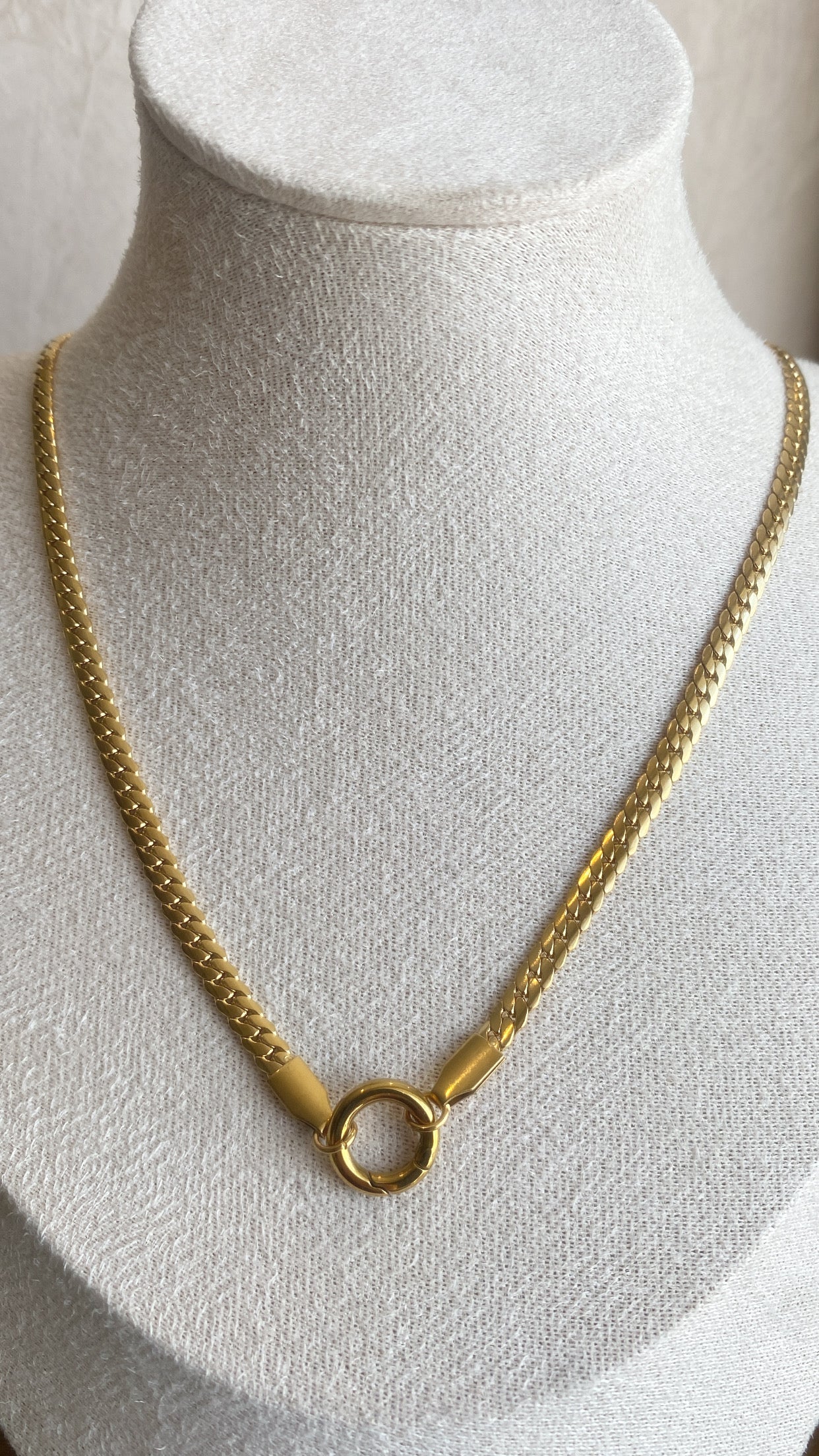 Smooth Glow Necklace